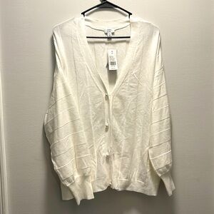 NWT Crown and Ivy sweater size 2X  white with pearl buttons